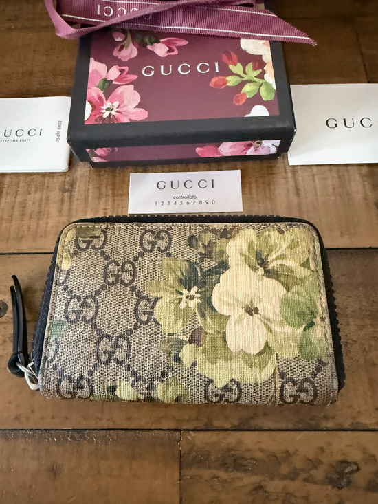 Gucci Handbags - Gucci Wallet Women's Green GG Blooms Floral Canvas Zip Around Card Wallet Italy